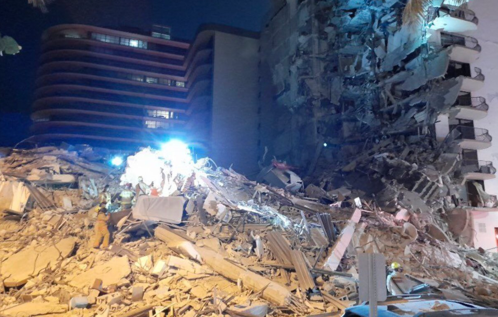 BREAKING: Large Apartment Building Collapses near Miami Beach, Massive ...