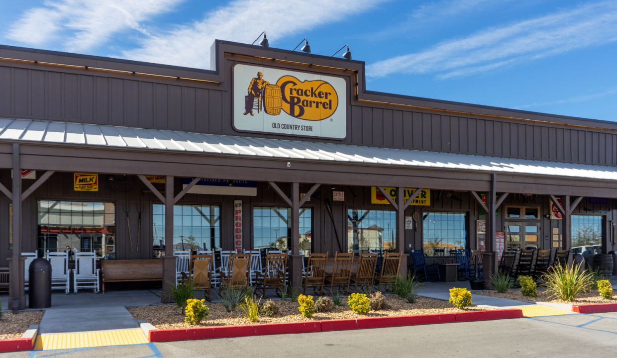 WAR ZONE Cracker Barrel To Close Restaurants In Portland Oregon   Cracker Barrel 